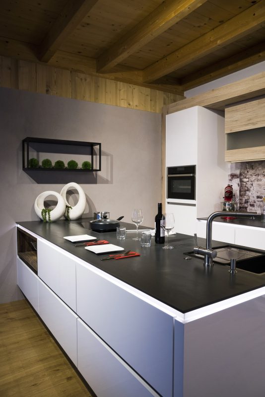 Black Plate (Photo ID: 19179)