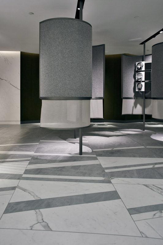 Stone Sense – Statuario Extra & Travertine Bianco 15197