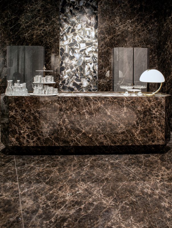 Dark Emperor (Photo ID: 18995)