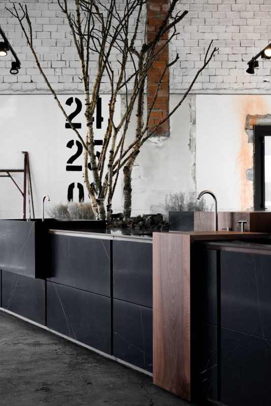 Grandi Marmi – Nero Marquina 24928